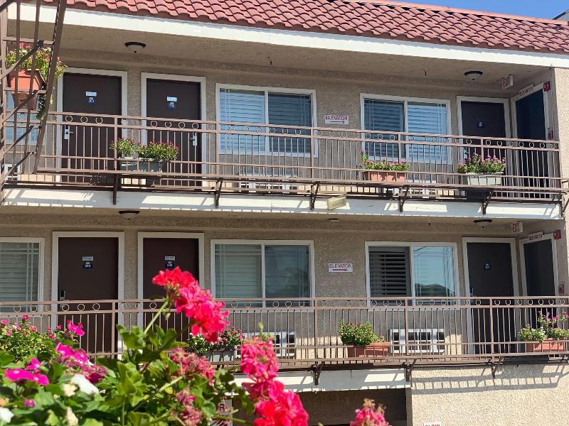 Days Inn by Wyndham Alhambra CA image