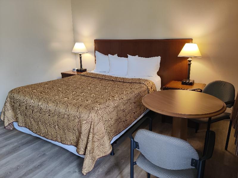 Knights Inn London image