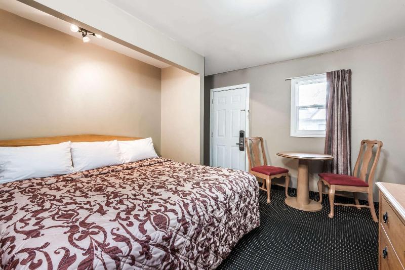 Knights Inn London image