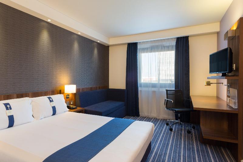 Holiday inn Express Harlow image