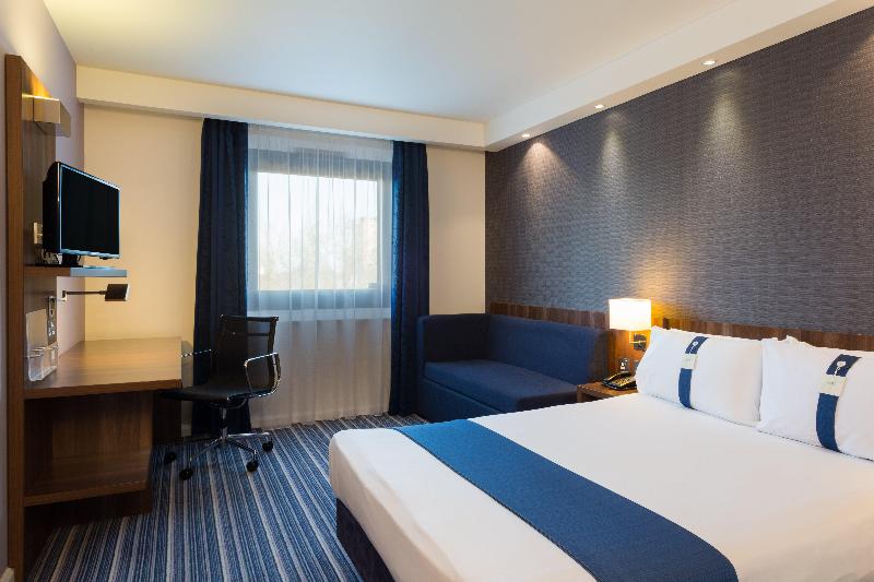 Holiday inn Express Harlow image