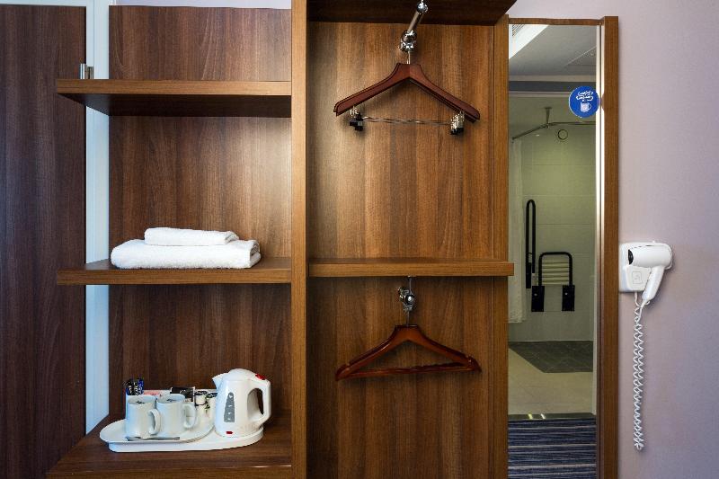 Holiday inn Express Harlow image
