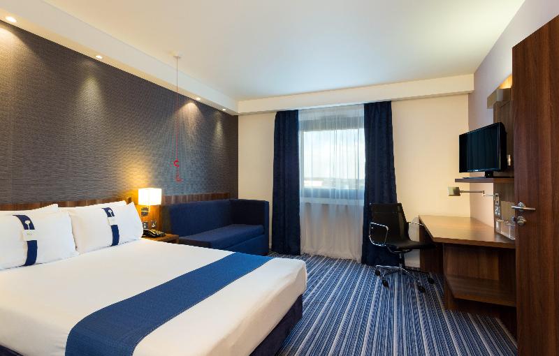 Holiday inn Express Harlow image