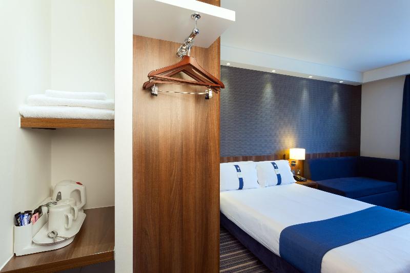 Holiday inn Express Harlow image