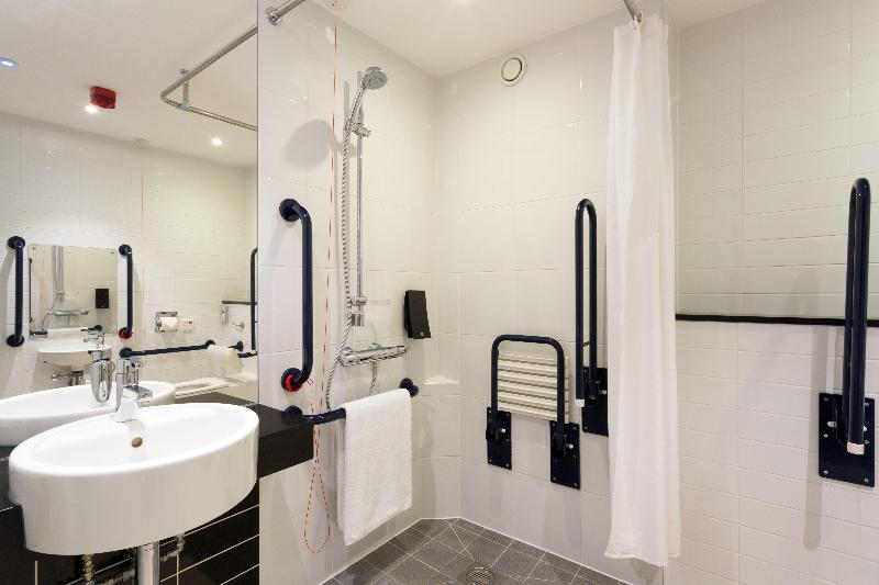 Holiday inn Express Harlow image