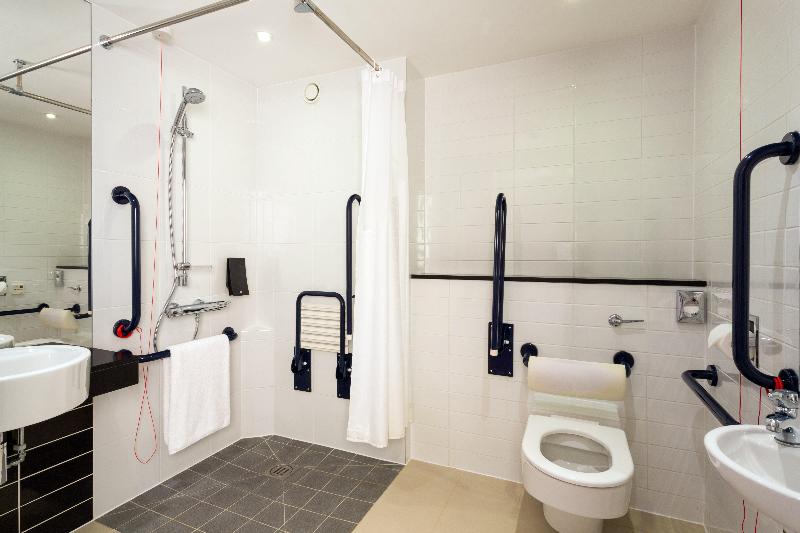 Holiday inn Express Harlow image