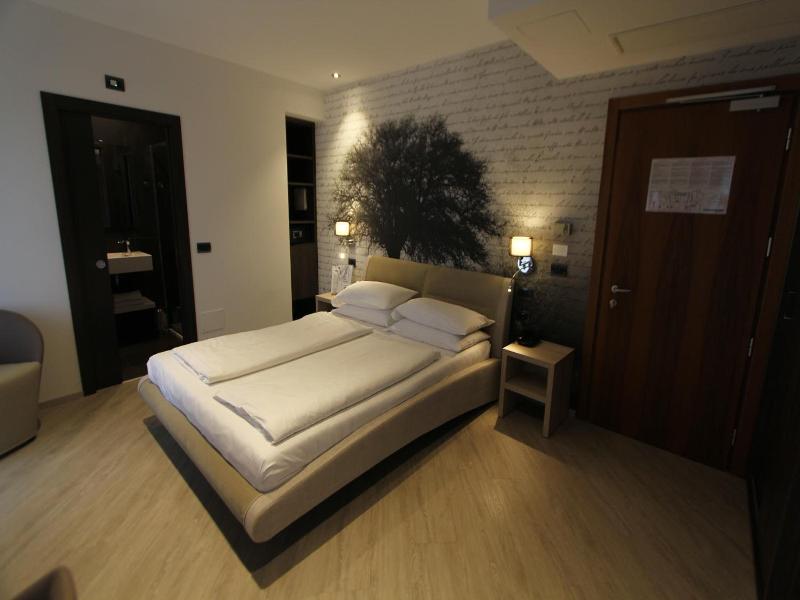 Villa Rosa image
