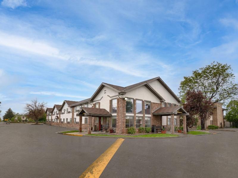 Super 8 by Wyndham Longmont/Twin Peaks image