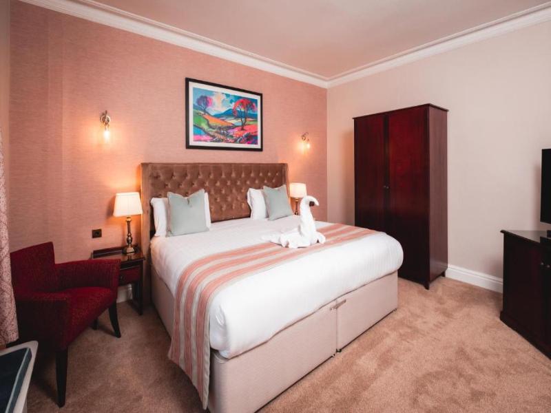 Old Swan Hotel image
