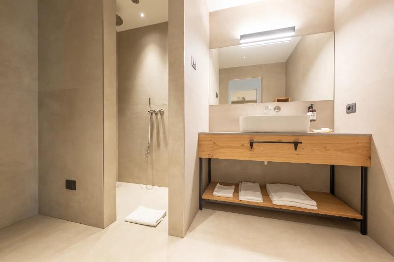 Ètra Suites & Apartments image