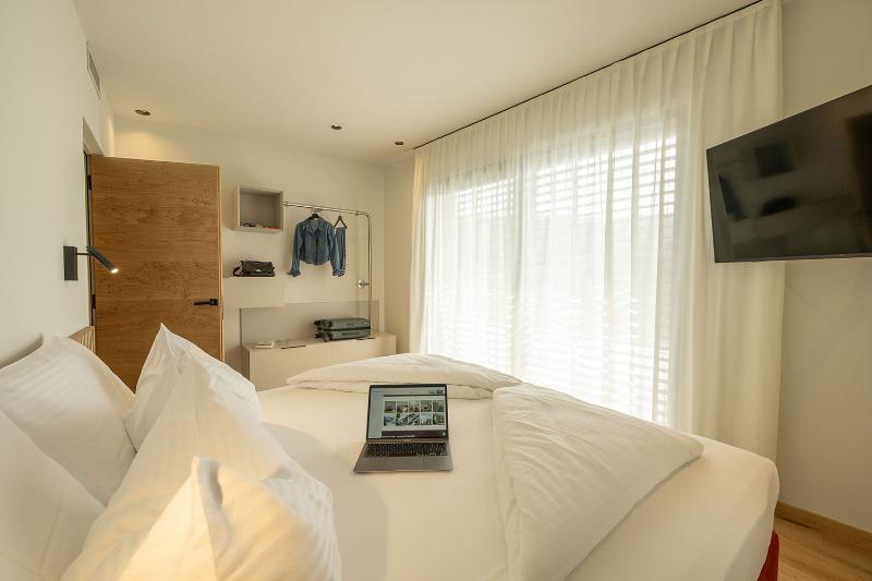 Ètra Suites & Apartments image