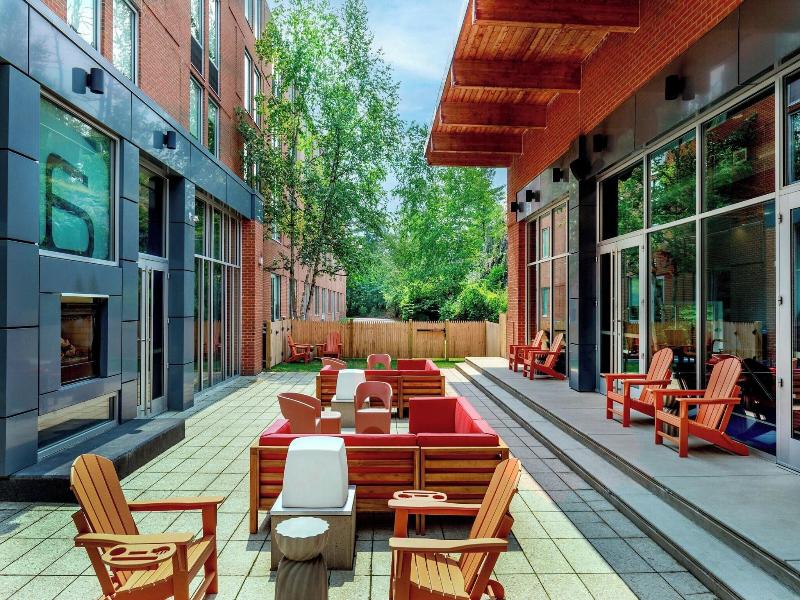 Aloft Lexington image