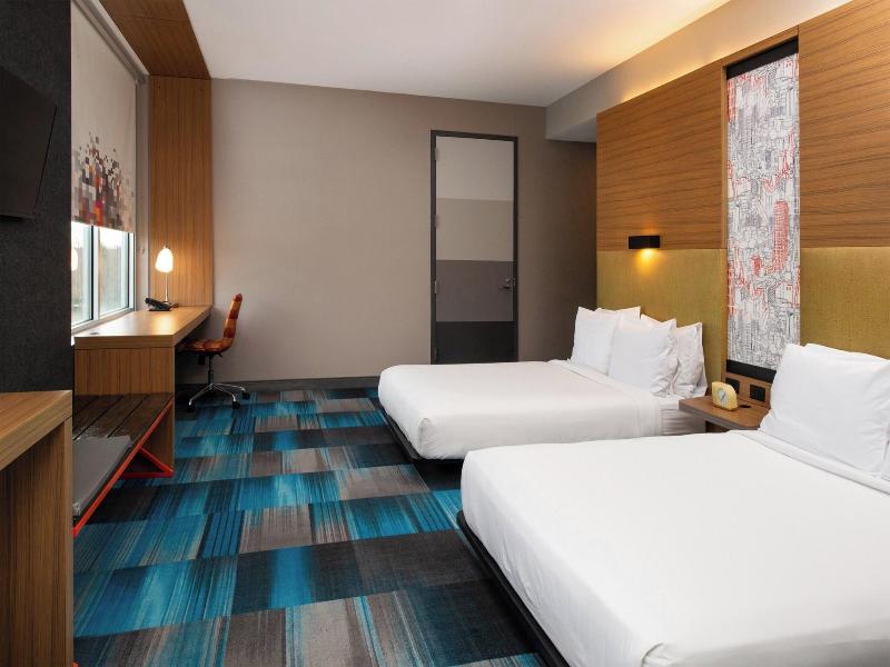 Aloft Lexington image