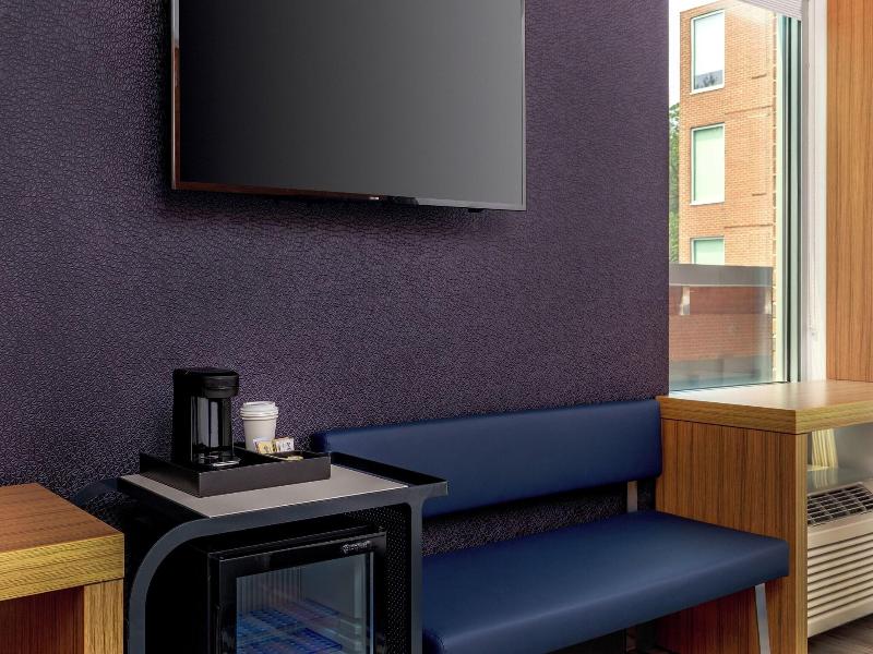 Aloft Lexington image