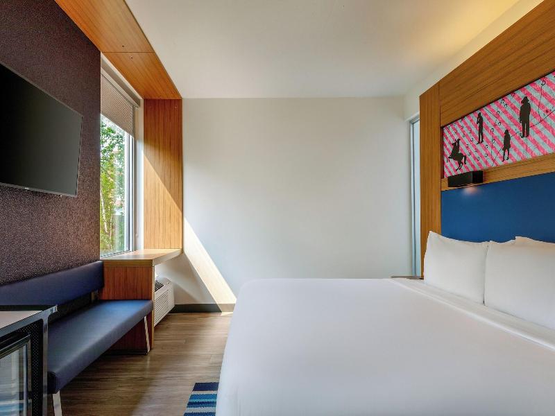 Aloft Lexington image