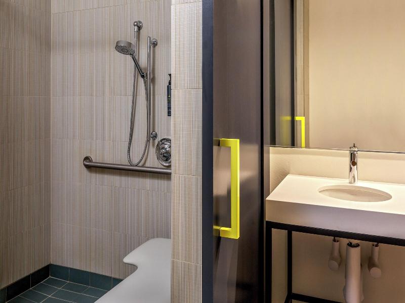 Aloft Lexington image