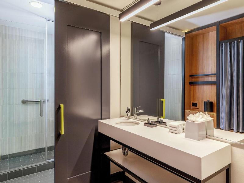 Aloft Lexington image