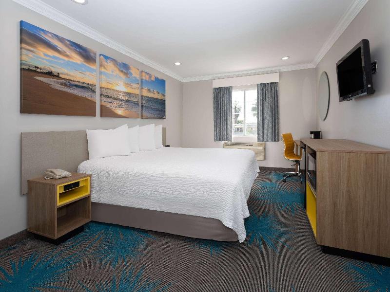 Days Inn by Wyndham Santa Monica/Los Angeles image