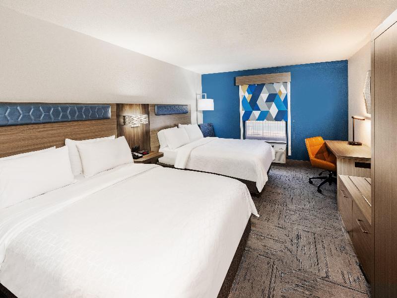 DOUBLE TWO QUEEN BEDS