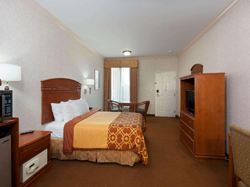Howard Johnson  & Suites by Wyndham Pico Rivera image