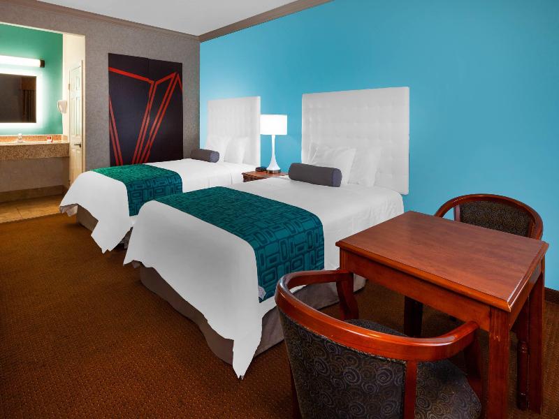 Howard Johnson  & Suites by Wyndham Pico Rivera image