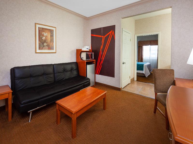 Howard Johnson  & Suites by Wyndham Pico Rivera image
