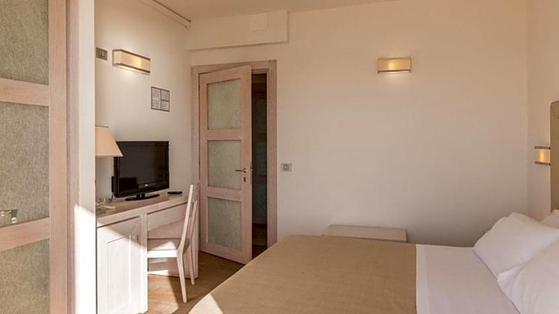 Hotel Alta la vista image