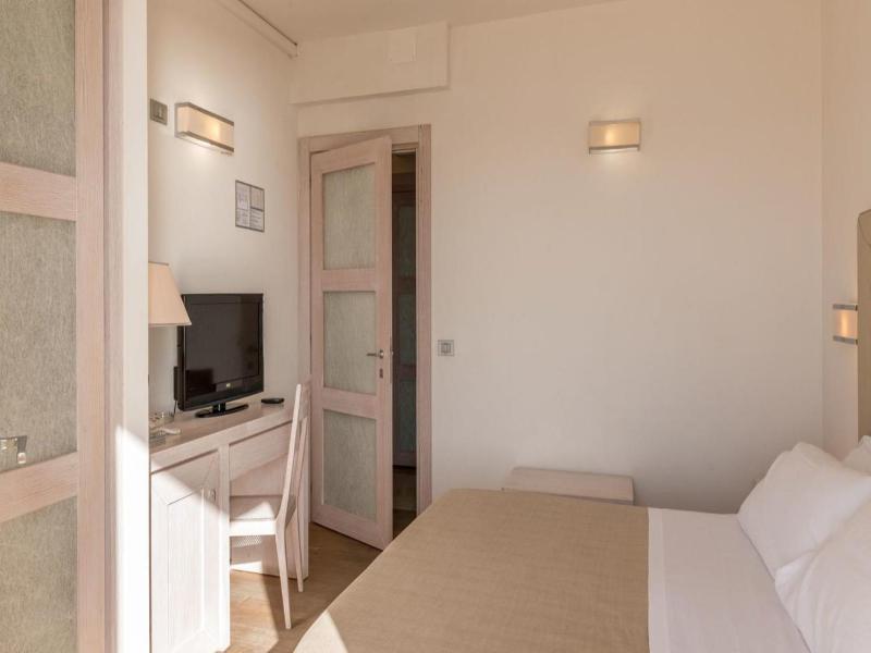 Hotel Alta la vista image