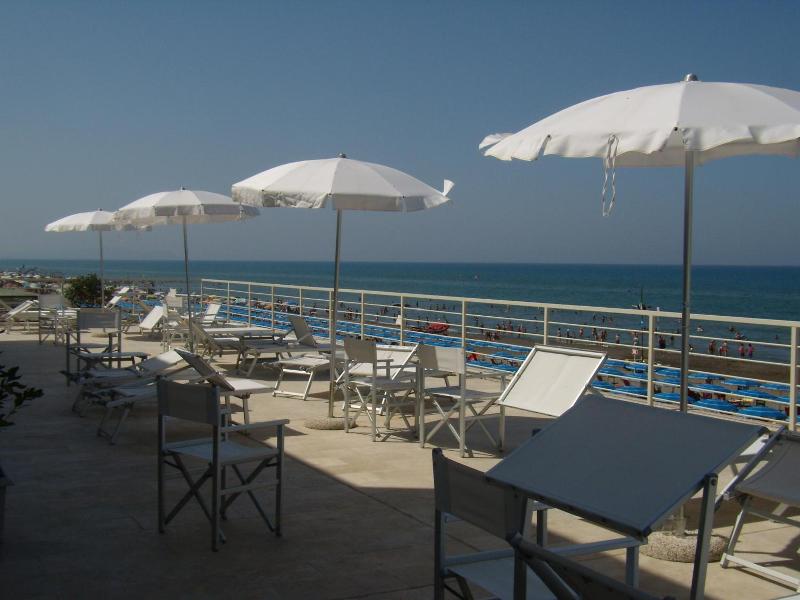 Hotel Alta la vista image