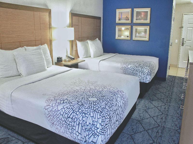 La Quinta Inn & Suites NE Long Beach Cypress image