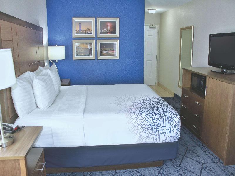 La Quinta Inn & Suites NE Long Beach Cypress image