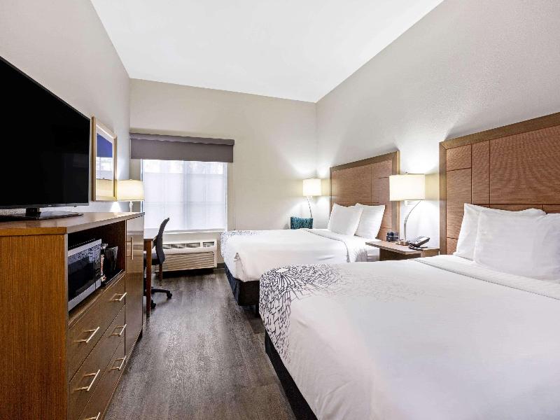 La Quinta Inn & Suites NE Long Beach Cypress image