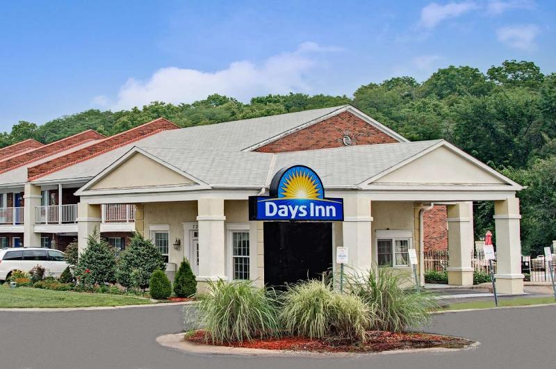 Days Inn By Wyndham Ku Lawrence image