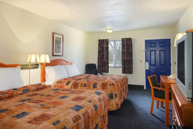 Days Inn By Wyndham Ku Lawrence image
