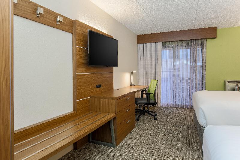 Holiday Inn Express Milwaukee-West Medical Center photo 22