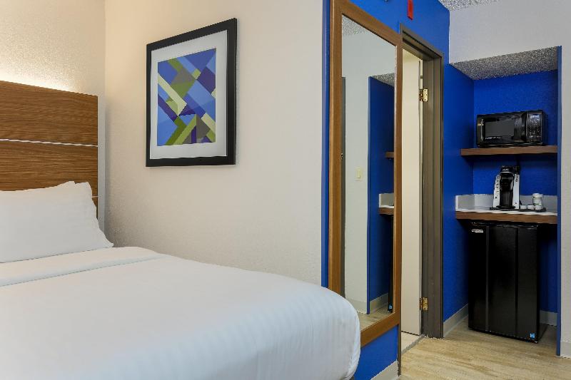 Holiday Inn Express Milwaukee-West Medical Center photo 14