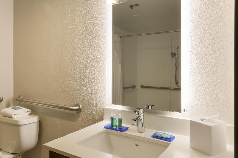 Holiday Inn Express Milwaukee-West Medical Center photo 19