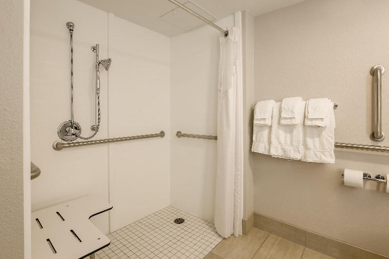 Holiday Inn Express Milwaukee-West Medical Center photo 13