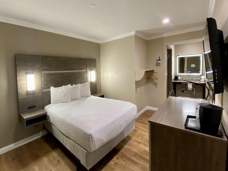SureStay Hotel by Best Western Santa Cruz image