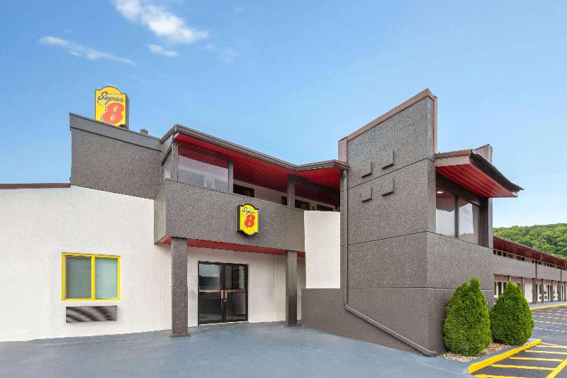Super 8 by Wyndham Bridgeport/Clarksburg Area image