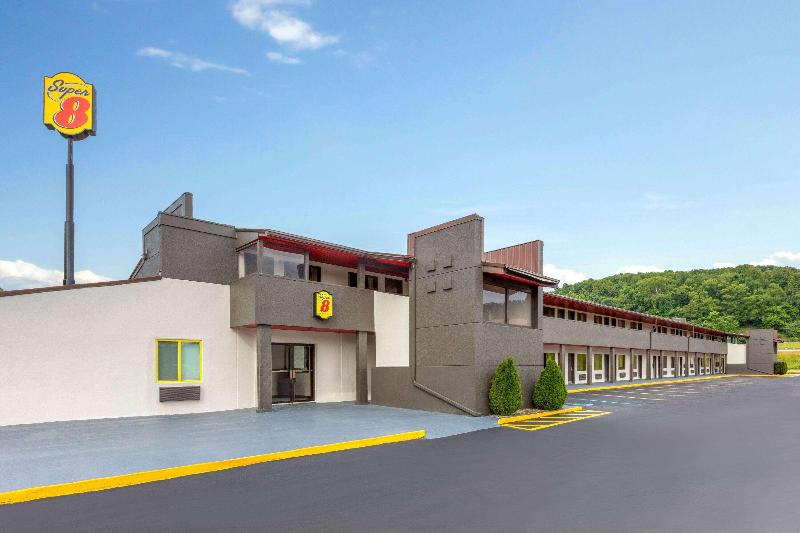 Super 8 by Wyndham Bridgeport/Clarksburg Area image