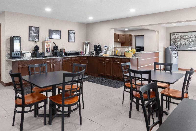 Super 8 by Wyndham Bridgeport/Clarksburg Area image