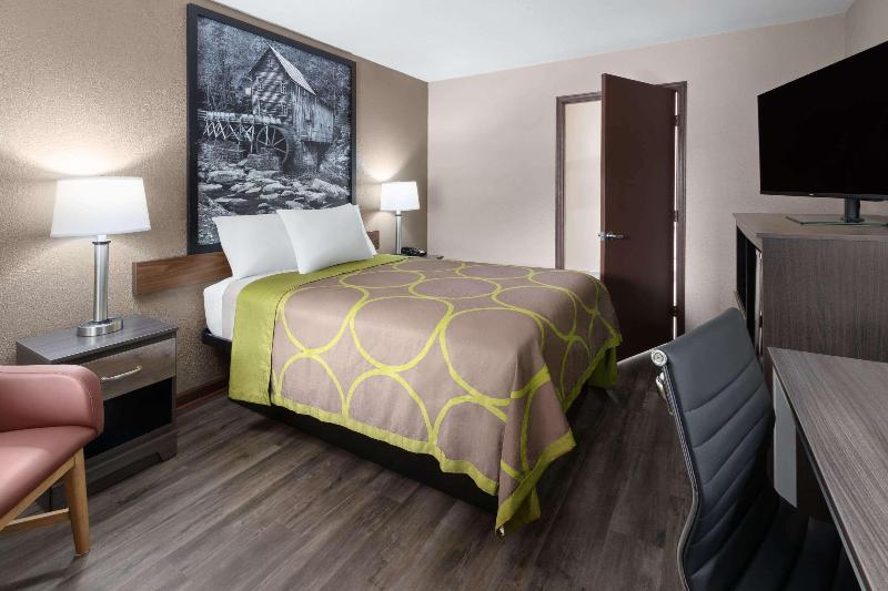 Super 8 by Wyndham Bridgeport/Clarksburg Area image