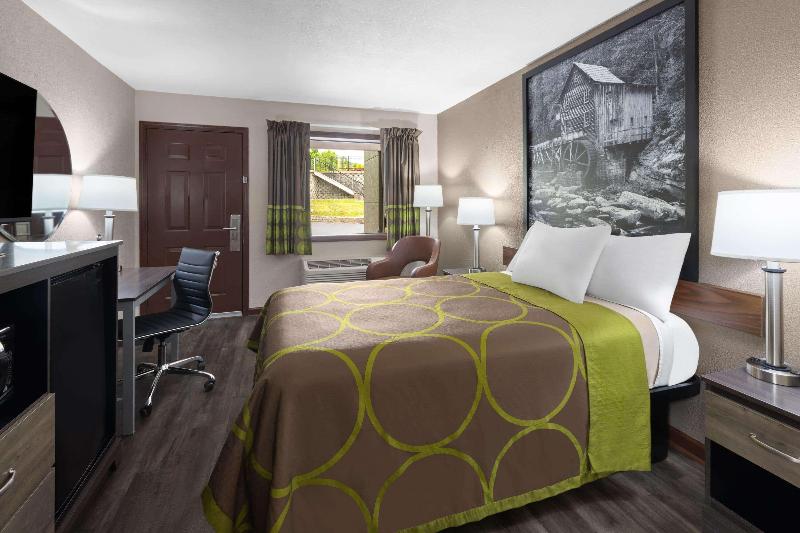 Super 8 by Wyndham Bridgeport/Clarksburg Area image