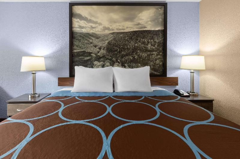 Super 8 by Wyndham Bridgeport/Clarksburg Area image