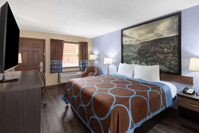Super 8 by Wyndham Bridgeport/Clarksburg Area image