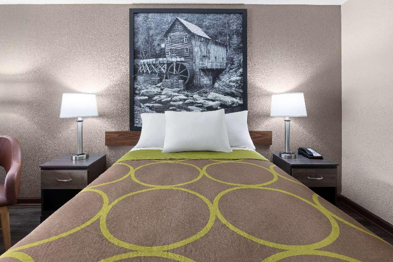 Super 8 by Wyndham Bridgeport/Clarksburg Area image