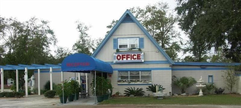 Deerwood Resort Motel & Campgrounds image 2
