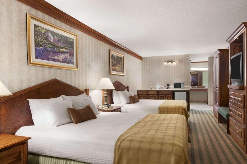 Hotel Ramada by Wyndham Saginaw Hotel & Suites
