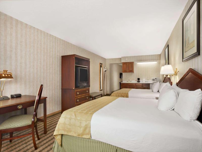 Ramada by Wyndham Saginaw Hotel & Suites image